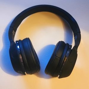 Like new SKULLCANDY HESH 2 wireless over the ear headphones
